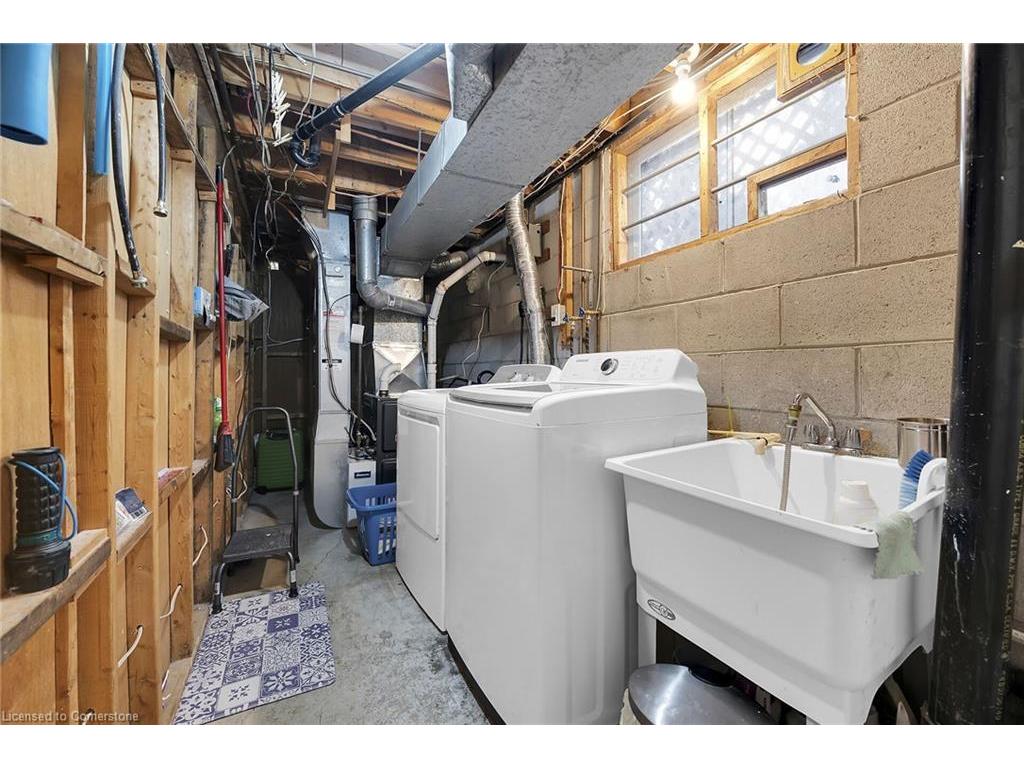 









221


East 24th

Street,
Hamilton,




ON
L8V 2Y5

