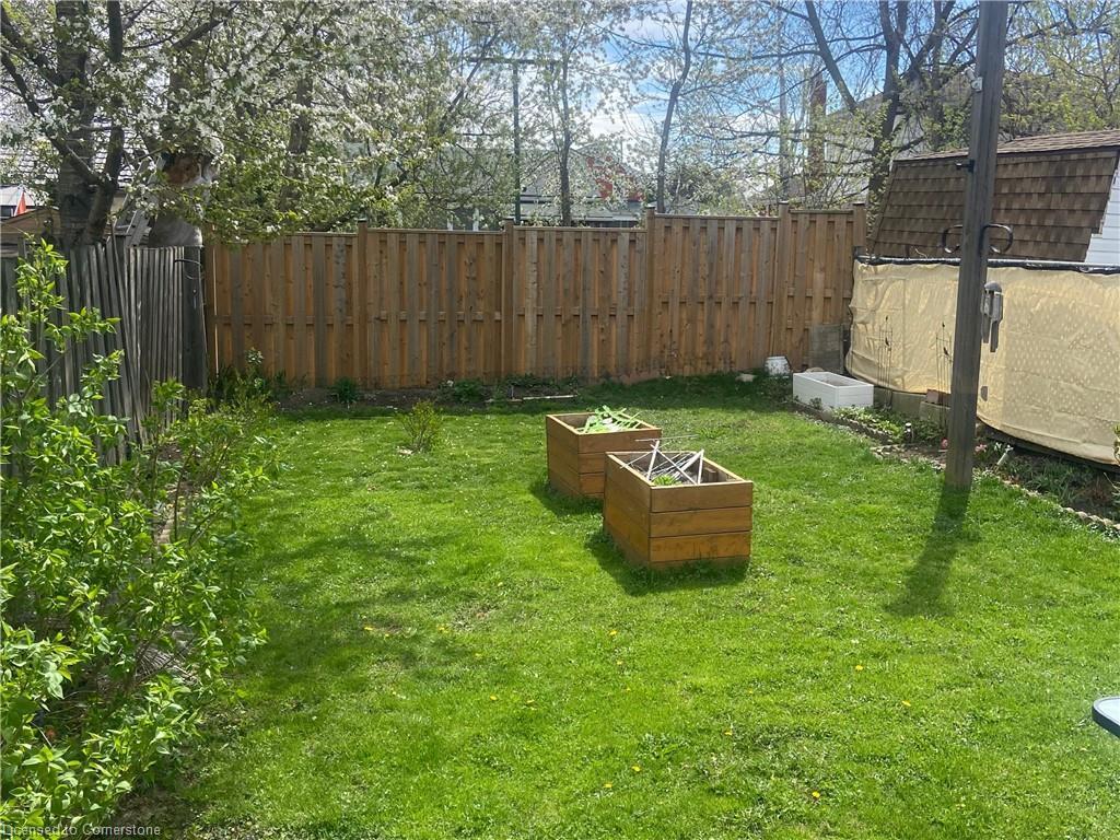 









221


East 24th

Street,
Hamilton,




ON
L8V 2Y5

