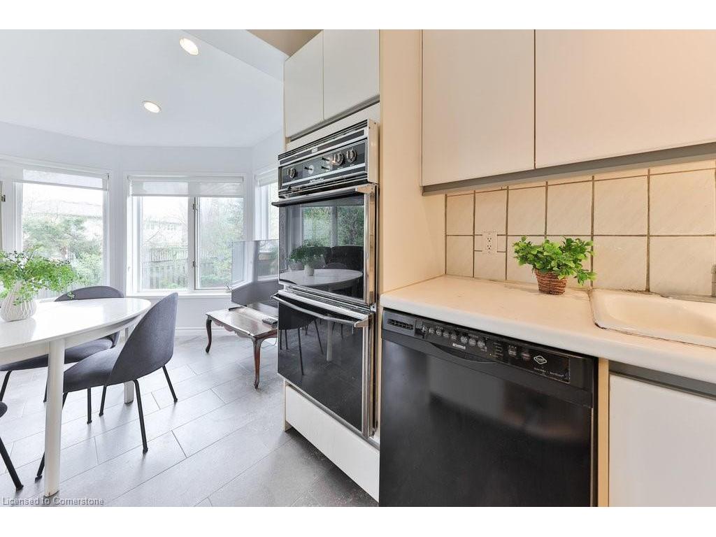 









2524


Homelands

Drive,
Mississauga,




ON
L5K 1H4

