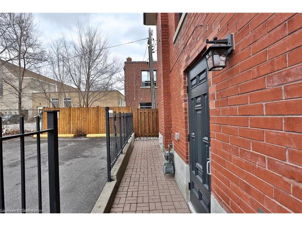 









15


Mississauga

Road South,
Mississauga,




ON
L5H 2H5

