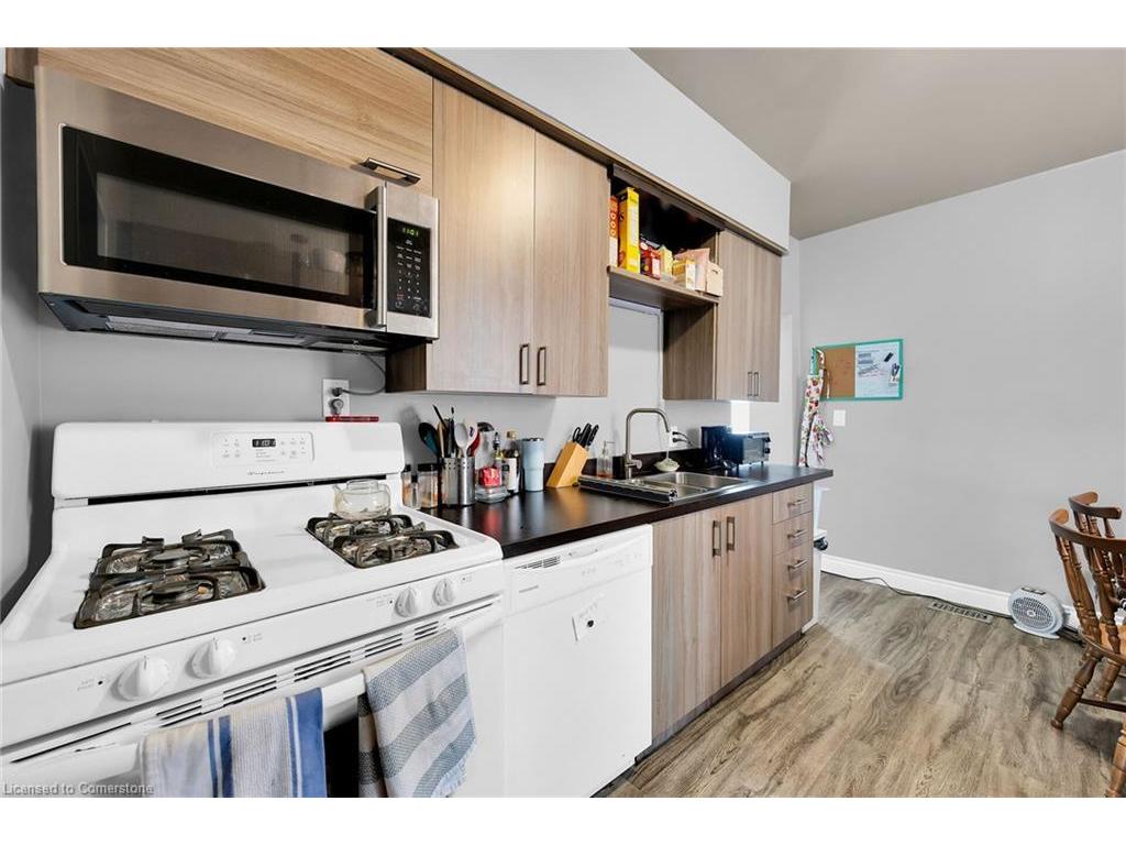 









129


Dundurn

Street North,
Hamilton,




ON
L8R 3E7

