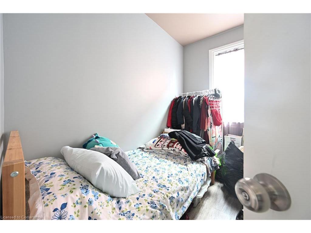 









129


Dundurn

Street North,
Hamilton,




ON
L8R 3E7

