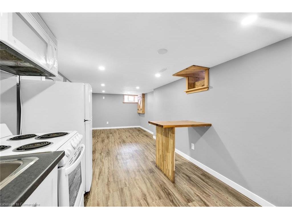 









129


Dundurn

Street North,
Hamilton,




ON
L8R 3E7

