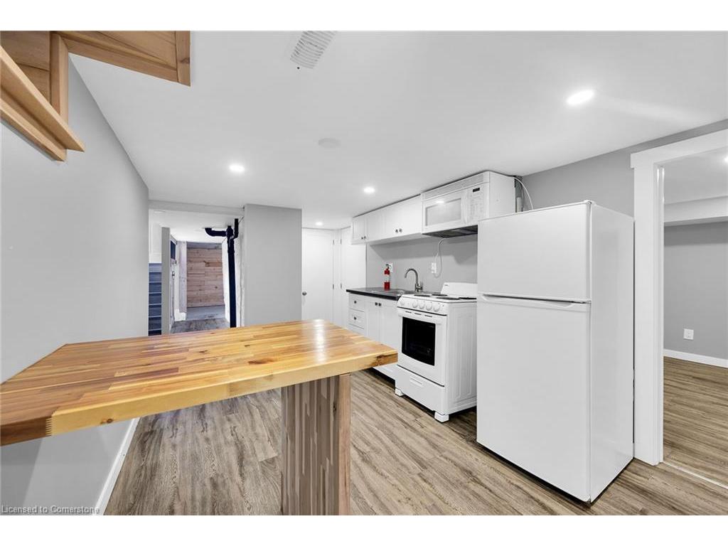 









129


Dundurn

Street North,
Hamilton,




ON
L8R 3E7

