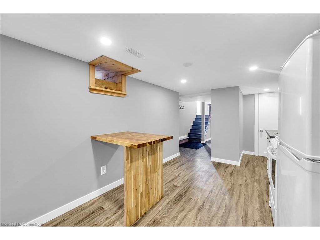 









129


Dundurn

Street North,
Hamilton,




ON
L8R 3E7

