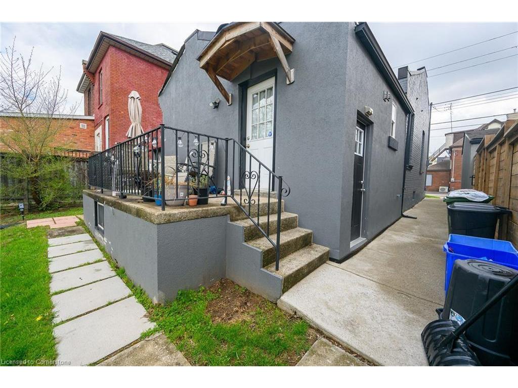 









129


Dundurn

Street North,
Hamilton,




ON
L8R 3E7

