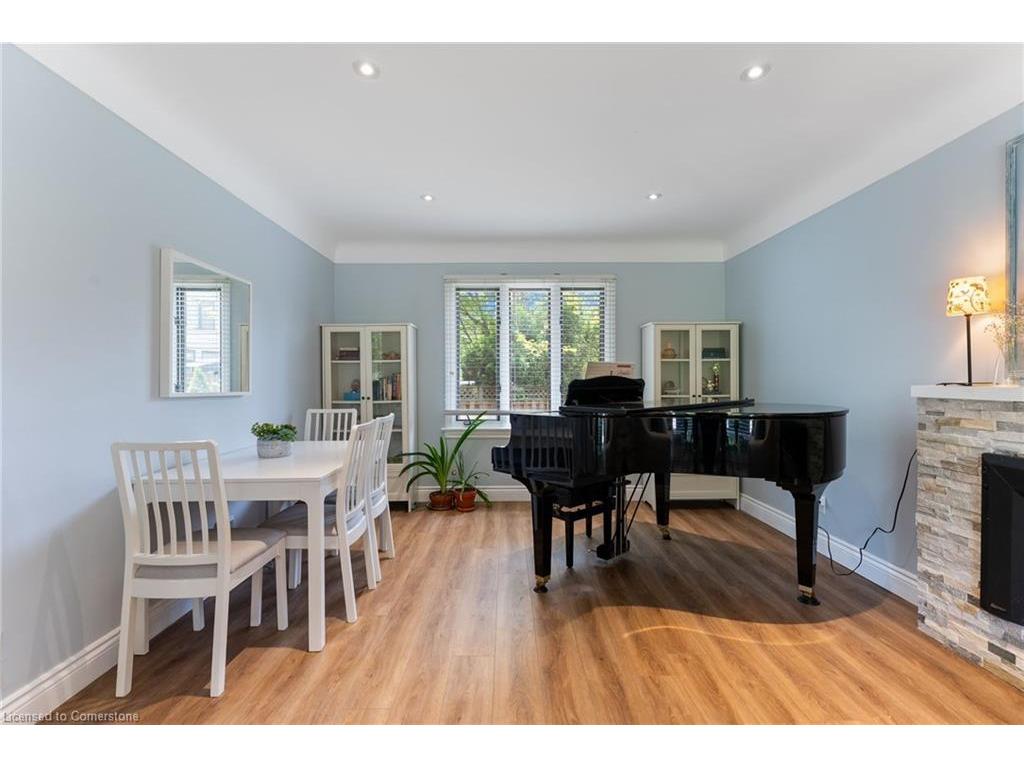 









82


Gilbert

Avenue,
Ancaster,




ON
L9G 1R4

