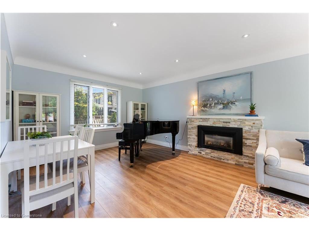 









82


Gilbert

Avenue,
Ancaster,




ON
L9G 1R4

