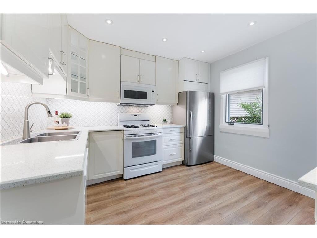 









82


Gilbert

Avenue,
Ancaster,




ON
L9G 1R4

