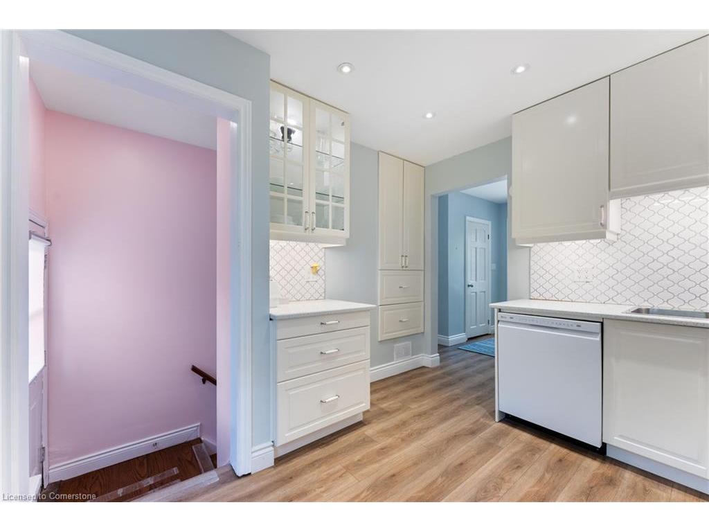 









82


Gilbert

Avenue,
Ancaster,




ON
L9G 1R4

