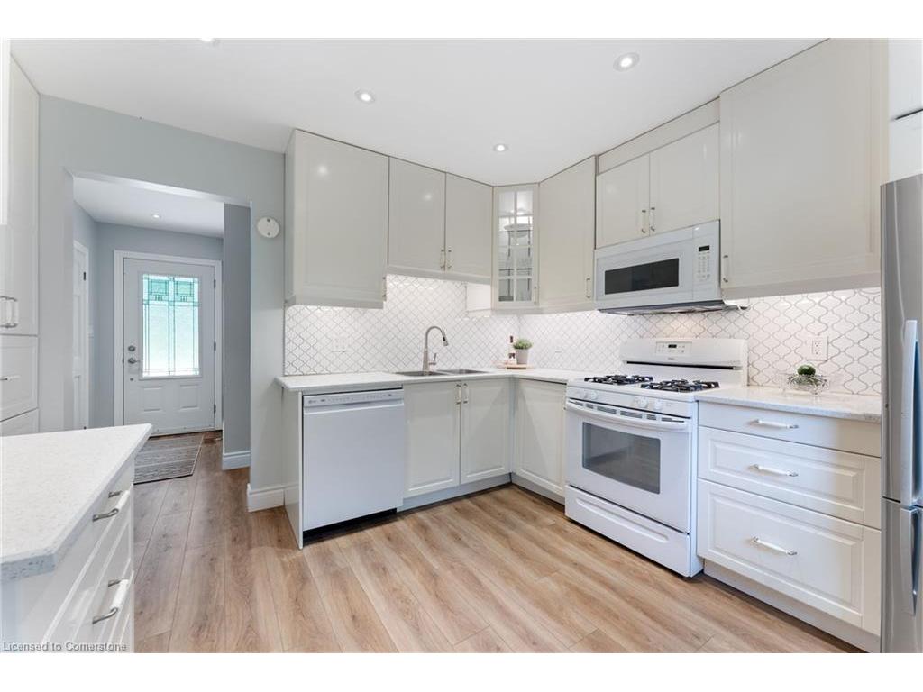 









82


Gilbert

Avenue,
Ancaster,




ON
L9G 1R4

