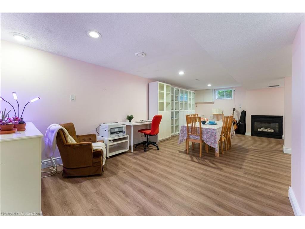 









82


Gilbert

Avenue,
Ancaster,




ON
L9G 1R4


