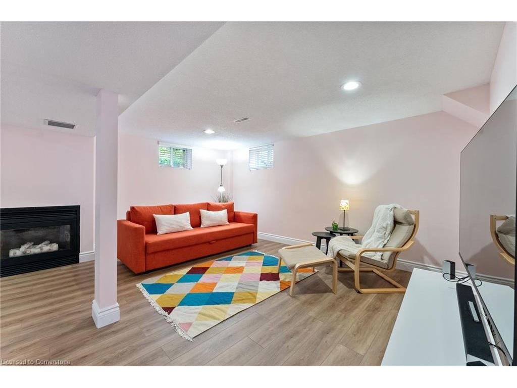 









82


Gilbert

Avenue,
Ancaster,




ON
L9G 1R4

