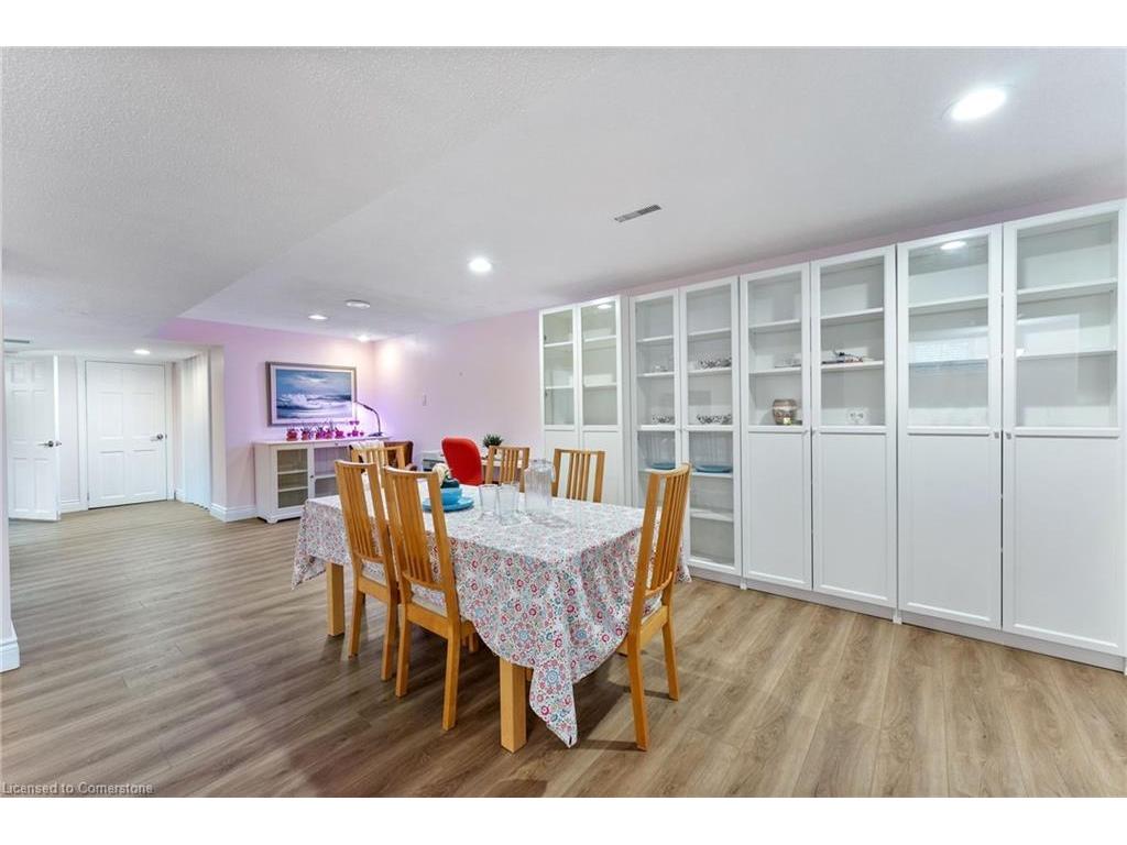 









82


Gilbert

Avenue,
Ancaster,




ON
L9G 1R4

