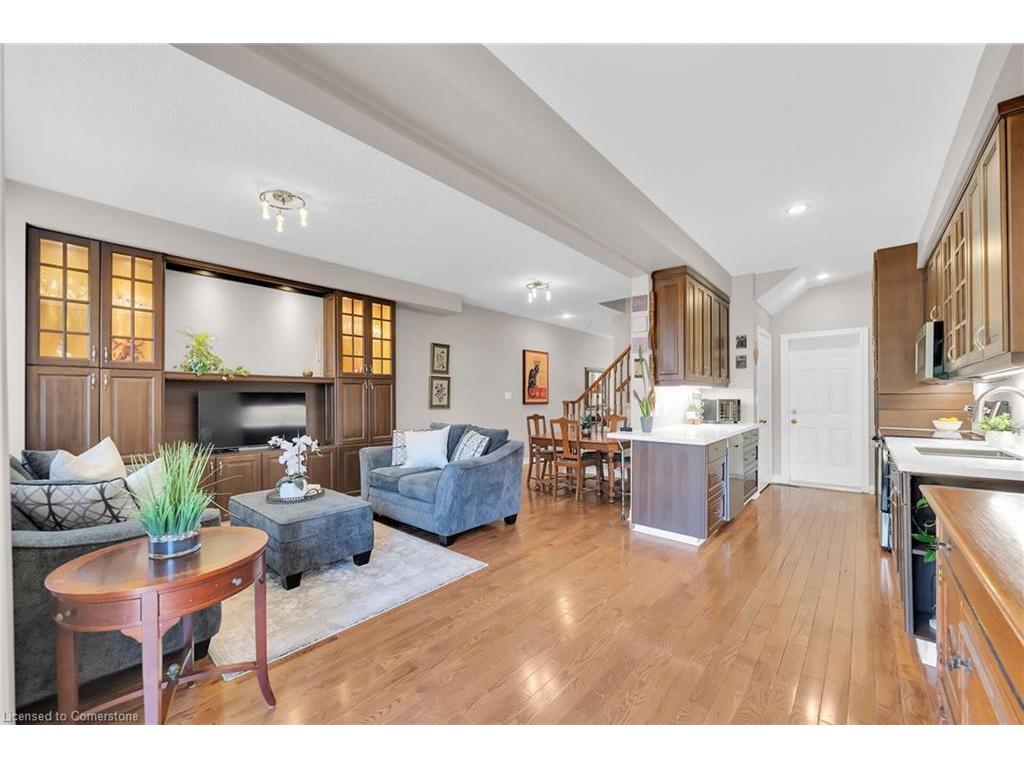 









300


Ravineview

Way, 41,
Oakville,




ON
L6H 7J2

