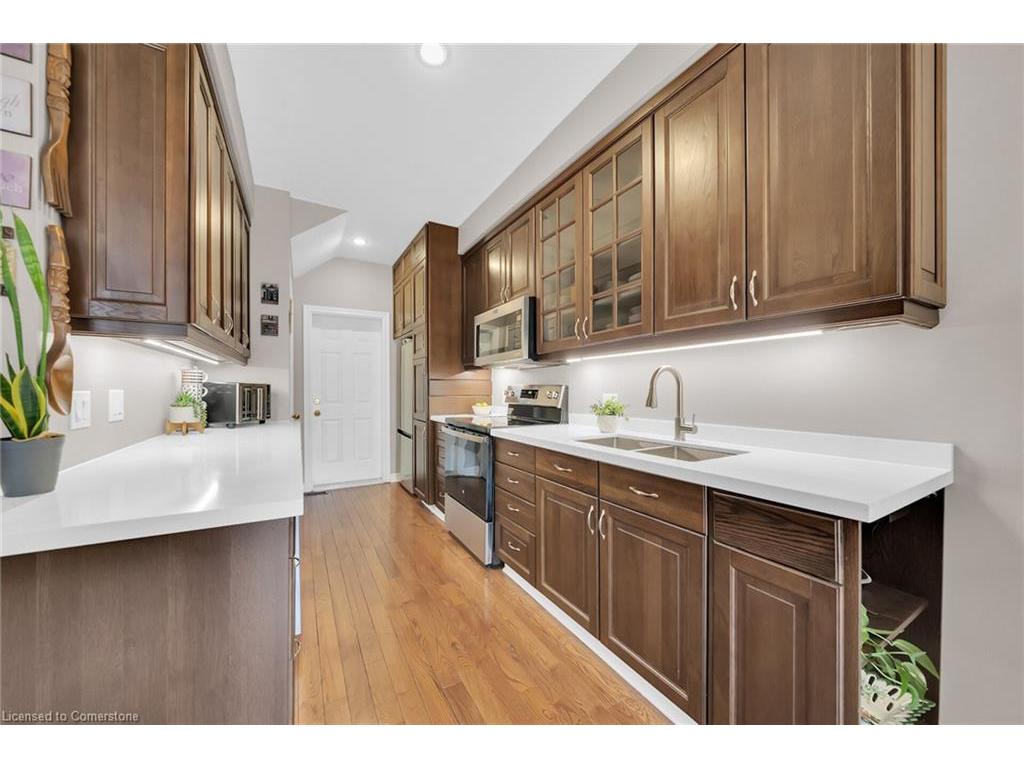 









300


Ravineview

Way, 41,
Oakville,




ON
L6H 7J2

