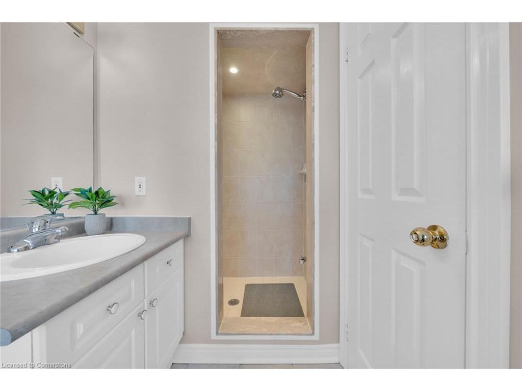 









300


Ravineview

Way, 41,
Oakville,




ON
L6H 7J2

