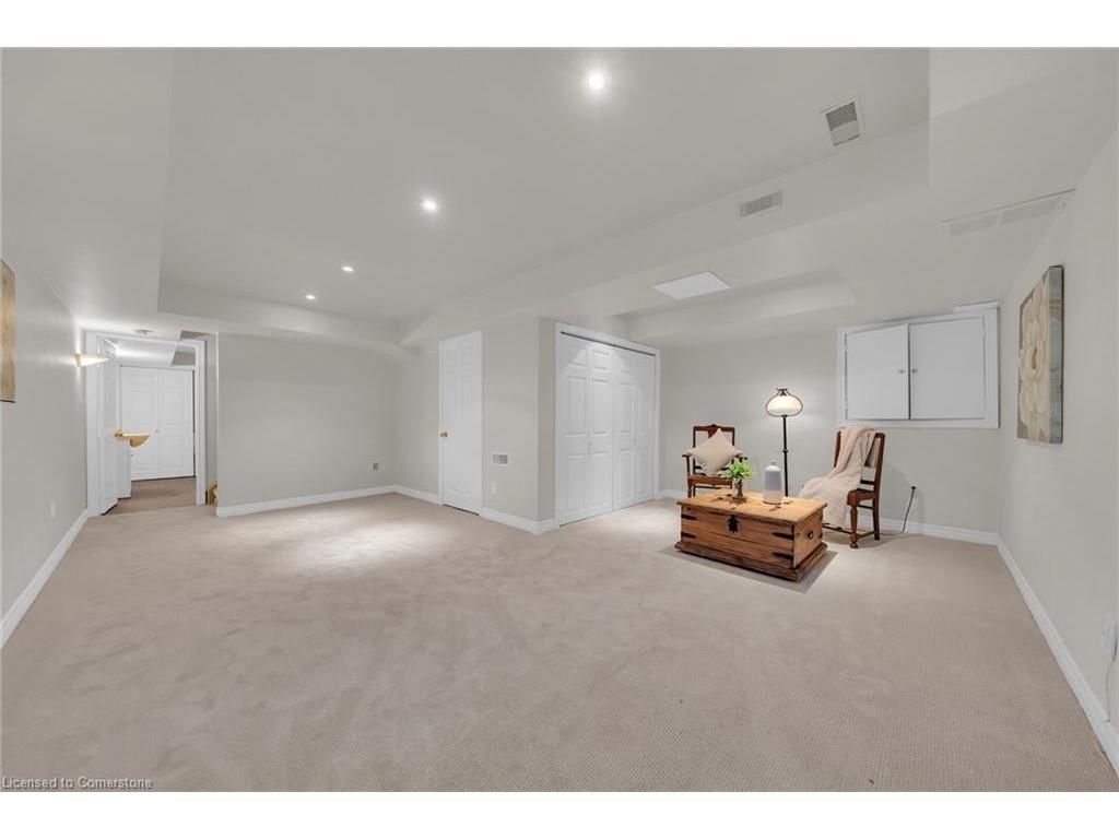 









300


Ravineview

Way, 41,
Oakville,




ON
L6H 7J2

