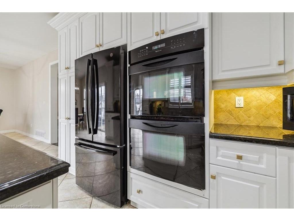 









82


Dulgaren

Street,
Hamilton,




ON
L8W 3Y8

