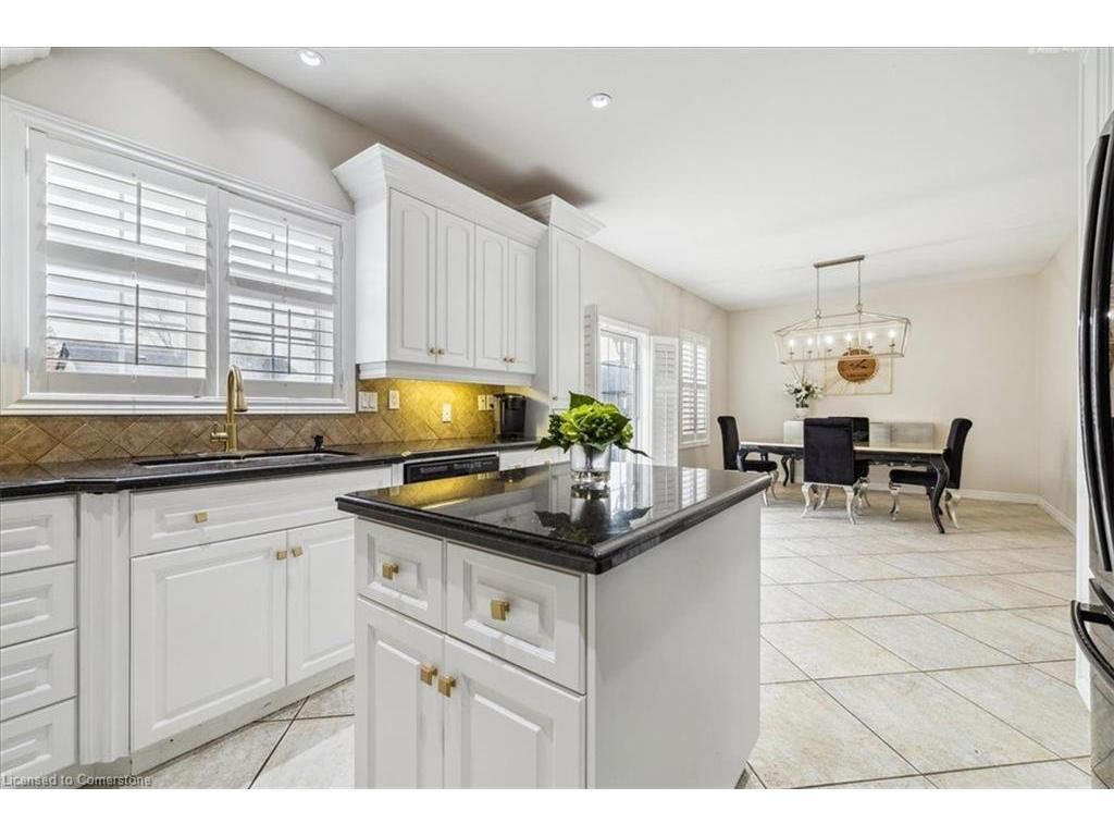 









82


Dulgaren

Street,
Hamilton,




ON
L8W 3Y8

