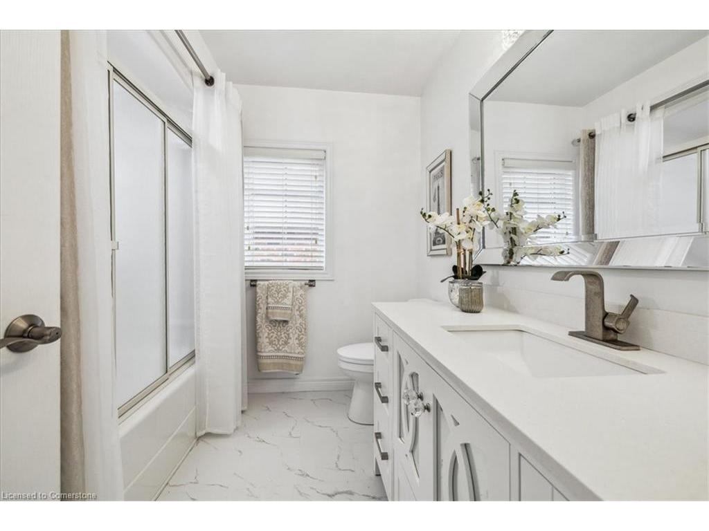 









82


Dulgaren

Street,
Hamilton,




ON
L8W 3Y8


