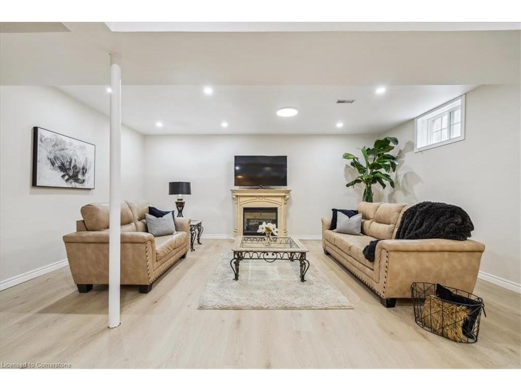 









82


Dulgaren

Street,
Hamilton,




ON
L8W 3Y8

