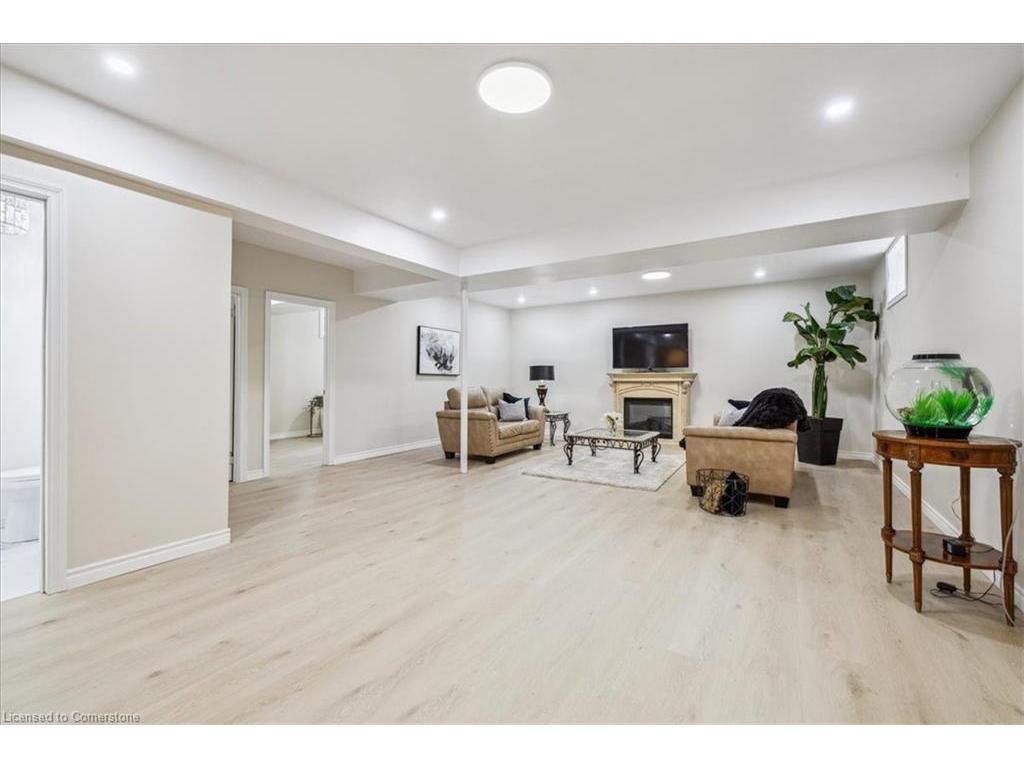 









82


Dulgaren

Street,
Hamilton,




ON
L8W 3Y8

