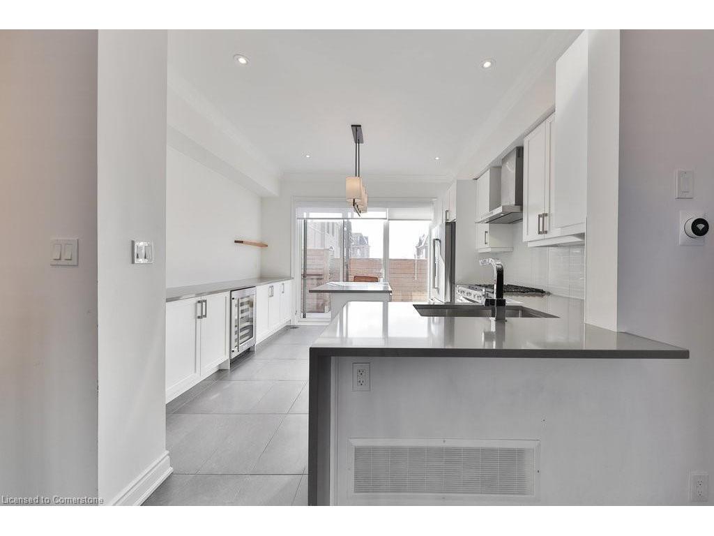 









2160


Trafalgar

Road, 10,
Oakville,




ON
L6H 7H2

