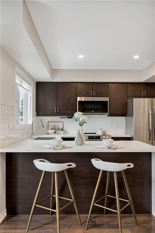 









15


Hays

Boulevard, 10,
Oakville,




ON
L6H 0H8

