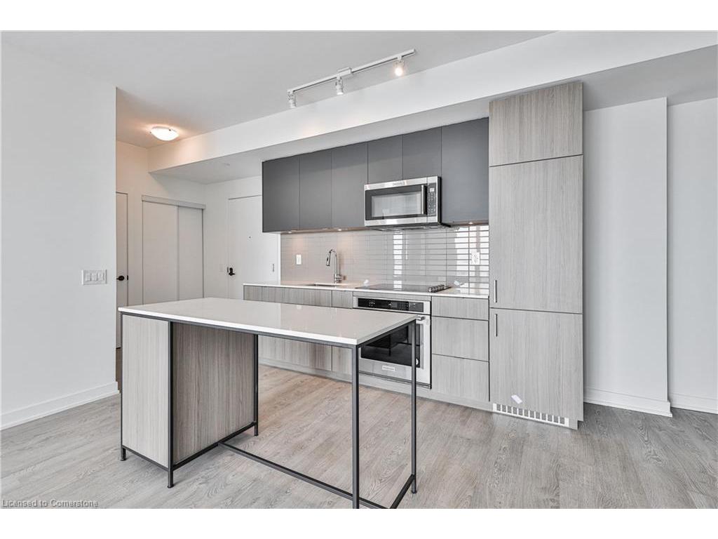 









220


Missinnihe

Way, 907,
Mississauga,




ON
L5H 1G5

