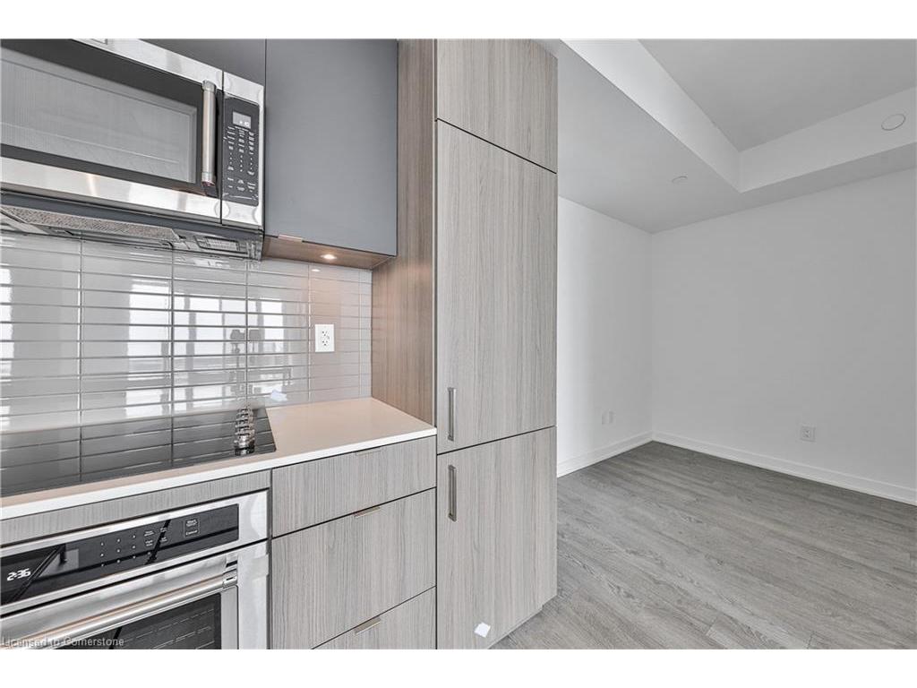 









220


Missinnihe

Way, 907,
Mississauga,




ON
L5H 1G5

