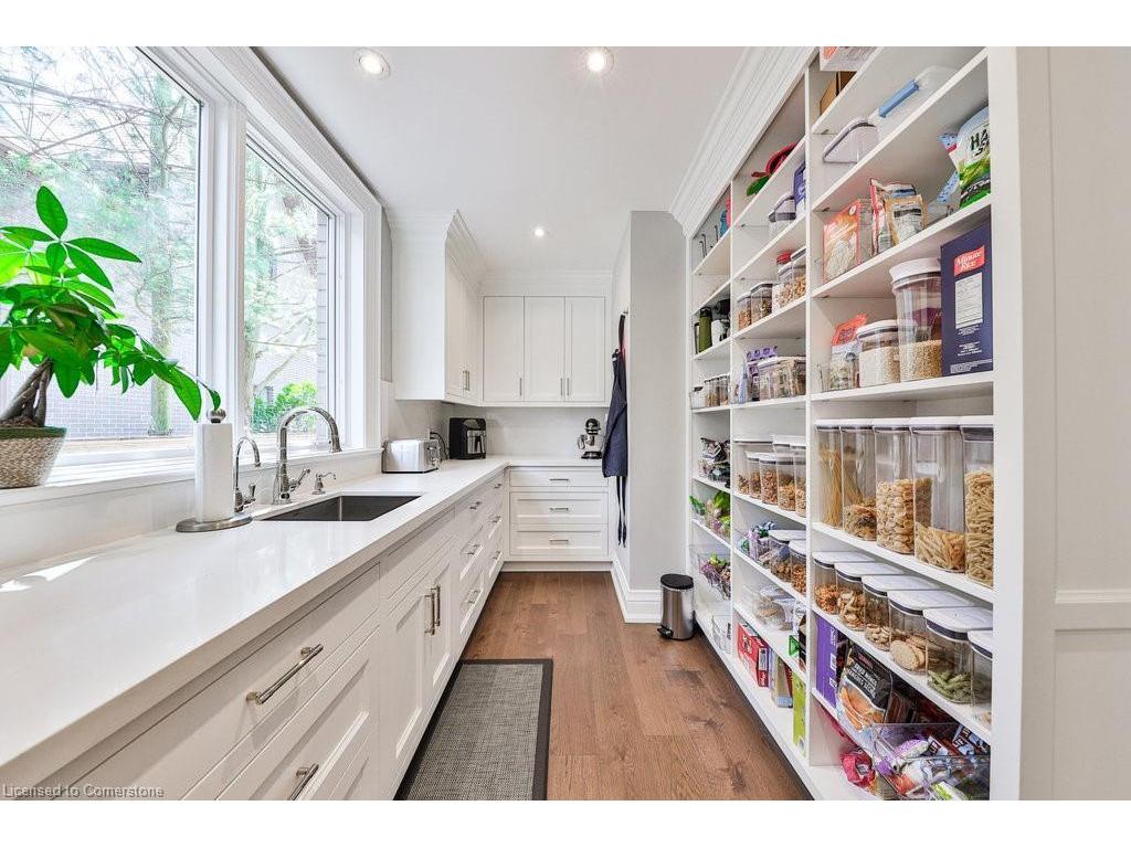 









1257


Tecumseh Park

Drive,
Mississauga,




ON
L5H 2W5

