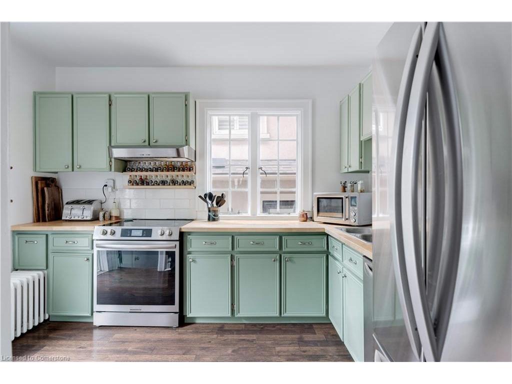 









8


Turner

Avenue,
Hamilton,




ON
L8P 3K5

