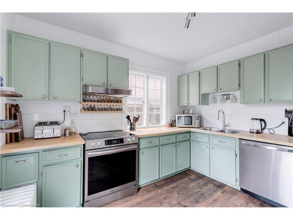 









8


Turner

Avenue,
Hamilton,




ON
L8P 3K5

