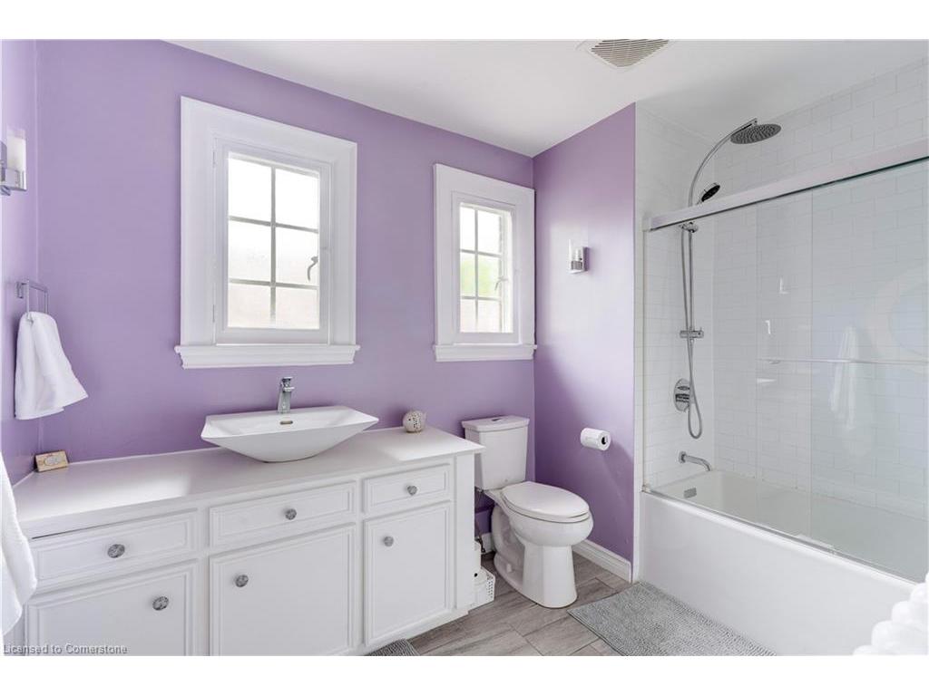 









8


Turner

Avenue,
Hamilton,




ON
L8P 3K5

