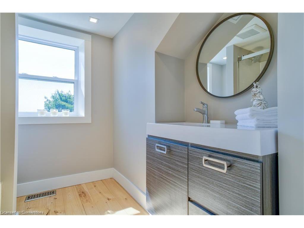 









1748


Centre

Road,
Flamborough,







ON
L8N 2Z7

