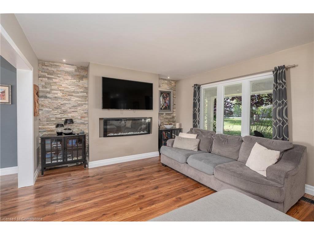 









904


Robinson

Road,
Dunnville,




ON
N1A 2W1

