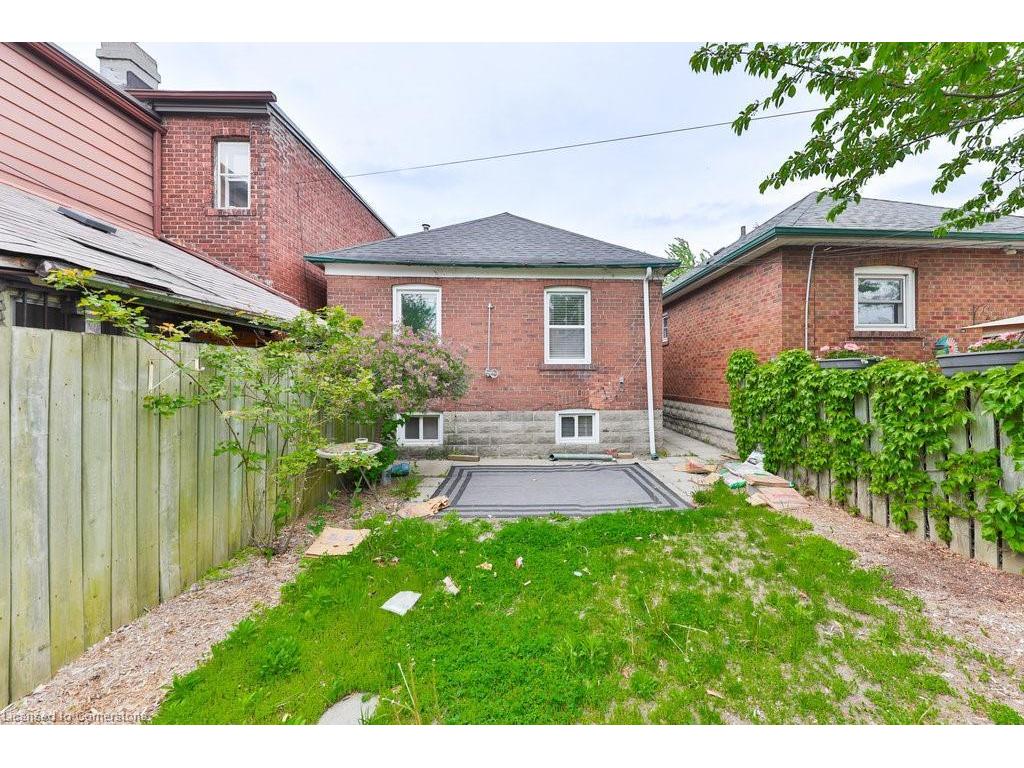 









409


Mortimer

Avenue,
Toronto,




ON
M4J 2E8


