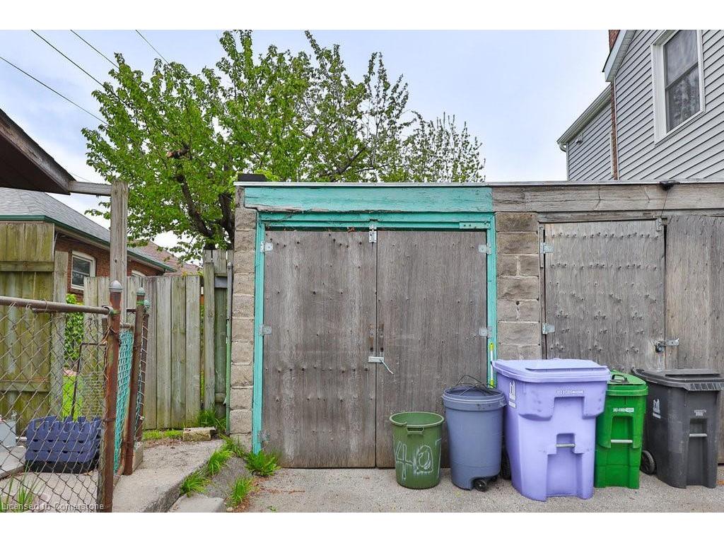 









409


Mortimer

Avenue,
Toronto,




ON
M4J 2E8

