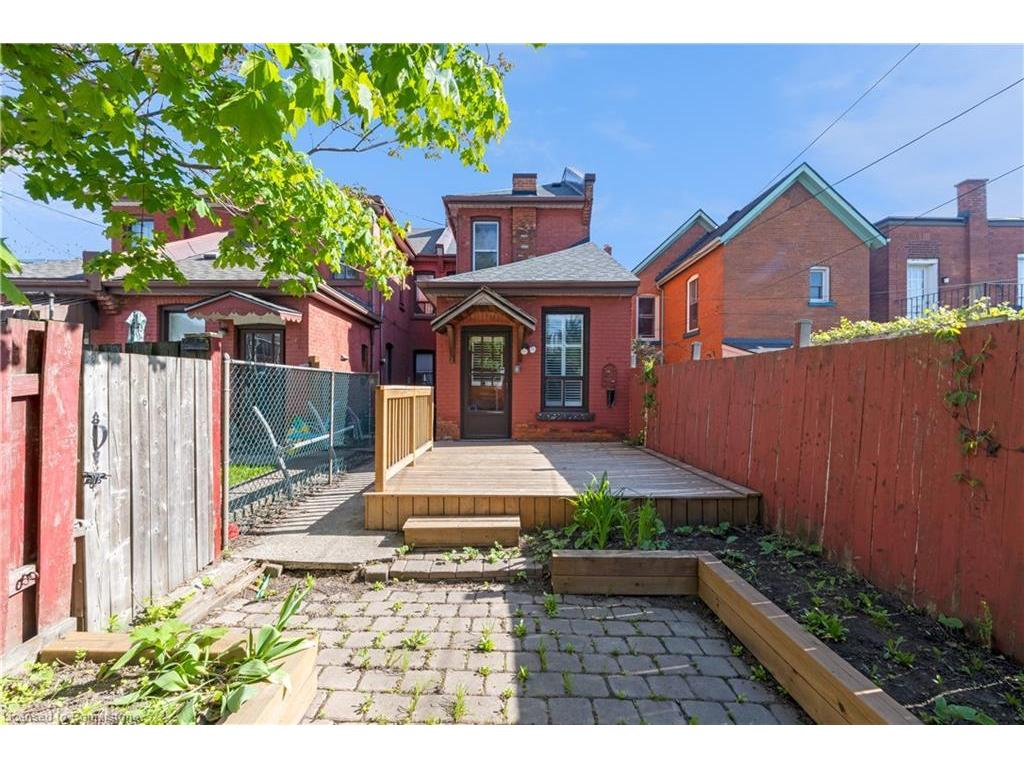 









16


Murray

Street East,
Hamilton,




ON
L8L 3E7

