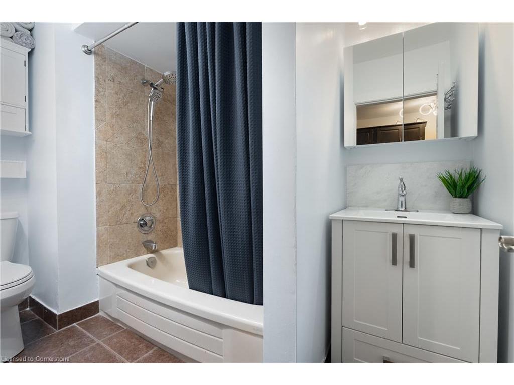 









787


Knox

Avenue,
Hamilton,




ON
L8H 6K9

