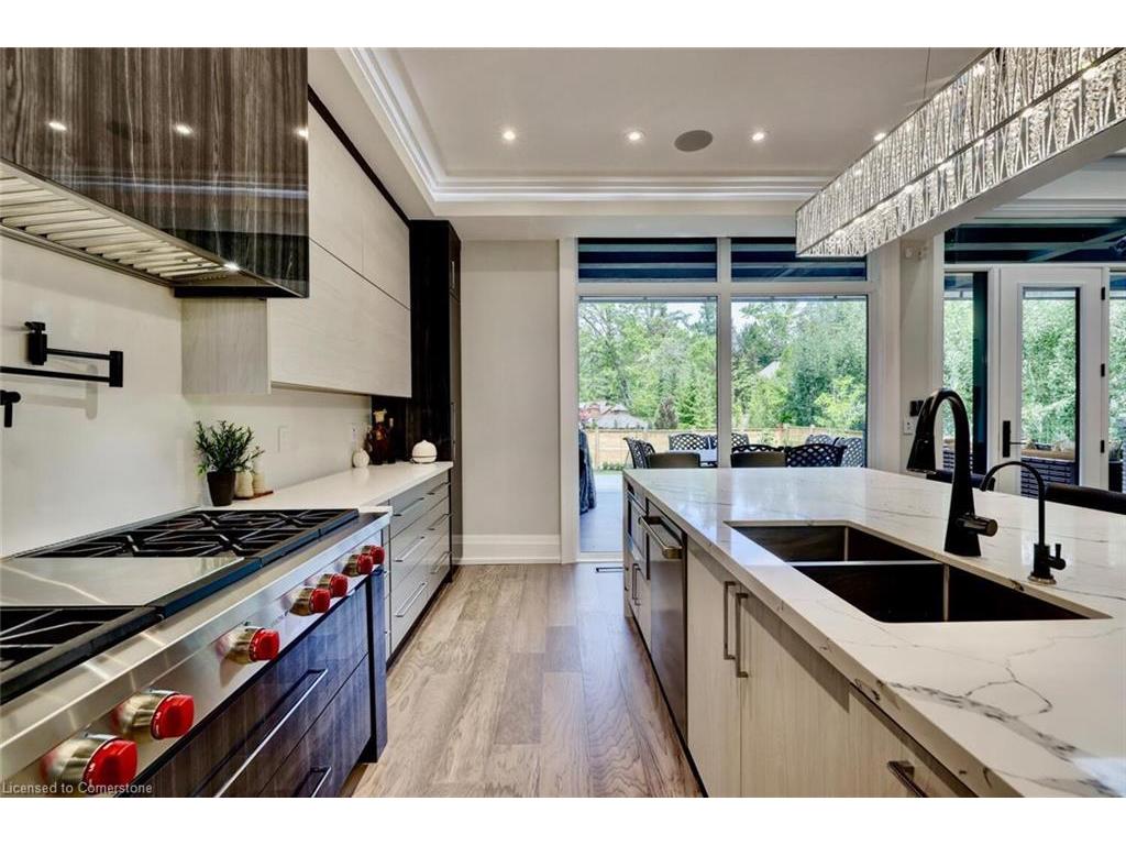 









533


Carson

Lane,
Oakville,




ON
L6J 6M3


