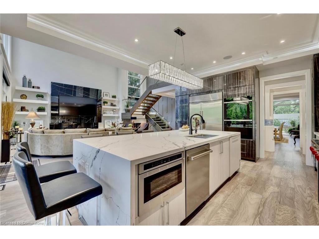









533


Carson

Lane,
Oakville,




ON
L6J 6M3


