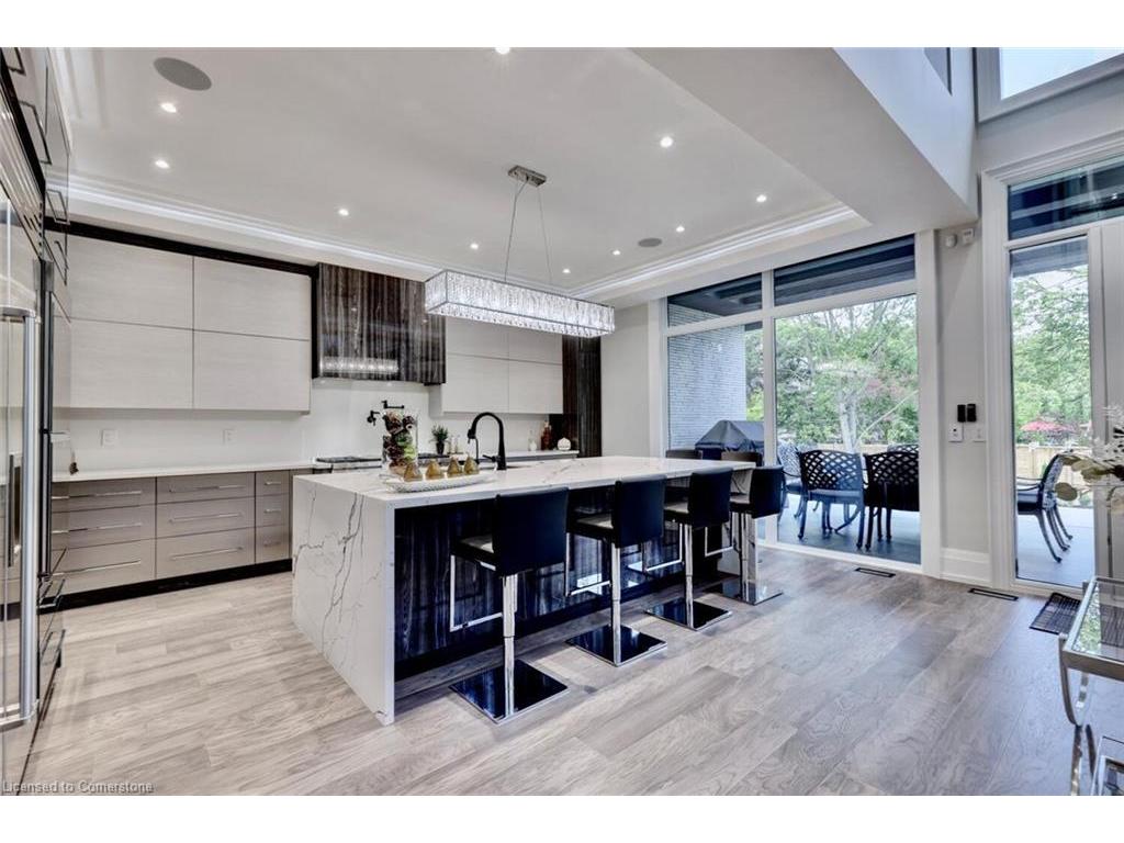 









533


Carson

Lane,
Oakville,




ON
L6J 6M3

