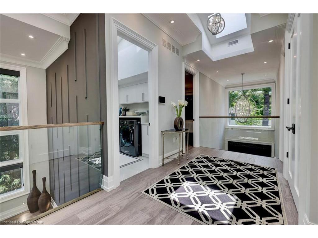 









533


Carson

Lane,
Oakville,




ON
L6J 6M3

