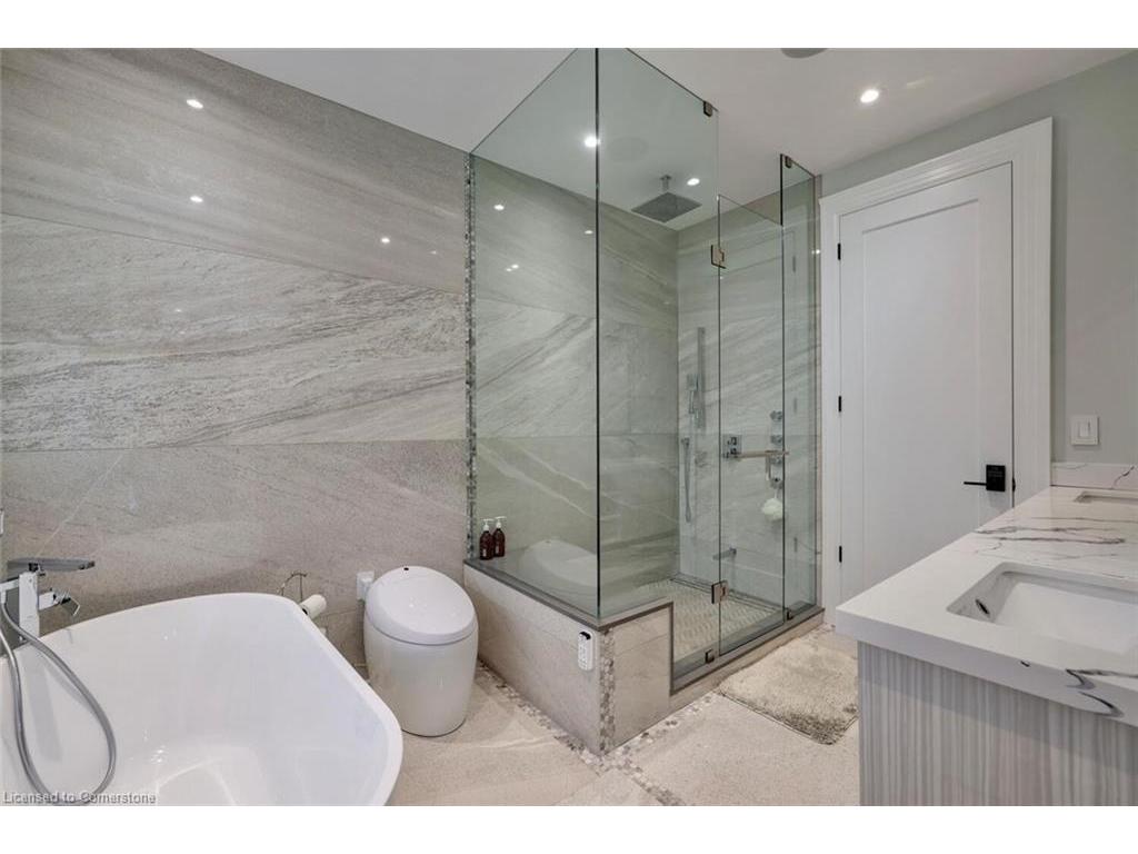 









533


Carson

Lane,
Oakville,




ON
L6J 6M3

