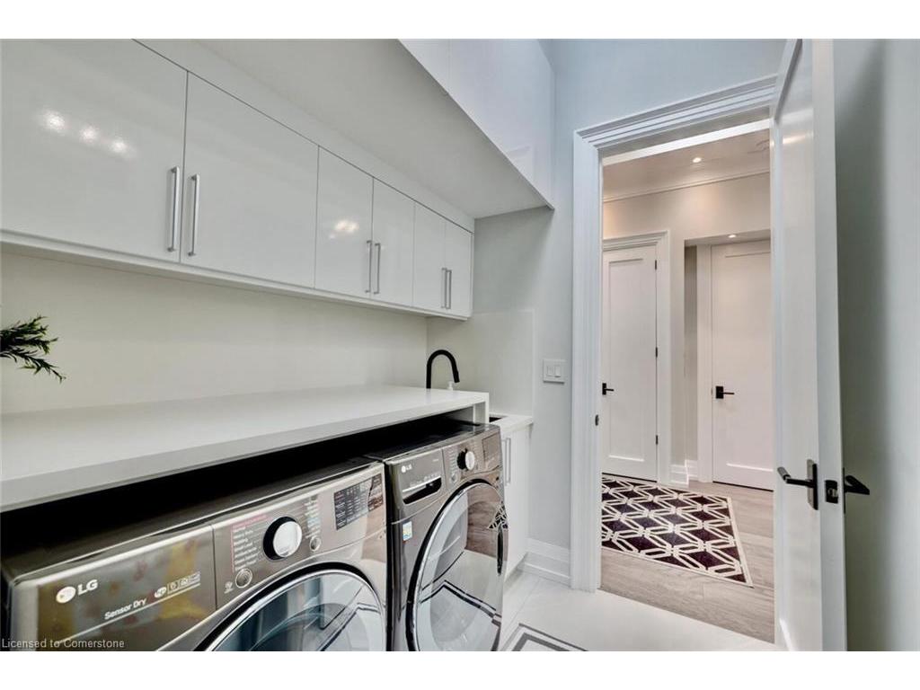 









533


Carson

Lane,
Oakville,




ON
L6J 6M3


