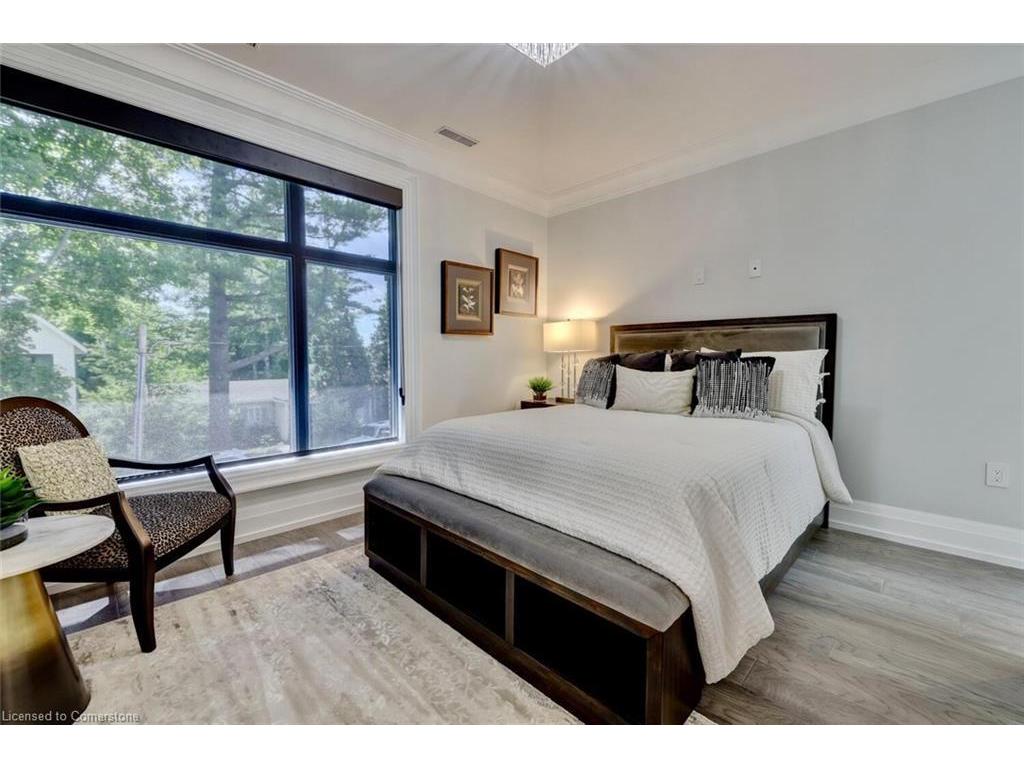 









533


Carson

Lane,
Oakville,




ON
L6J 6M3


