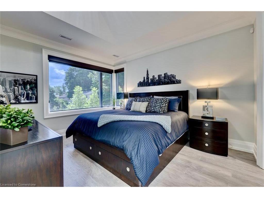 









533


Carson

Lane,
Oakville,




ON
L6J 6M3

