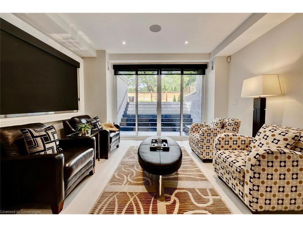 









533


Carson

Lane,
Oakville,




ON
L6J 6M3

